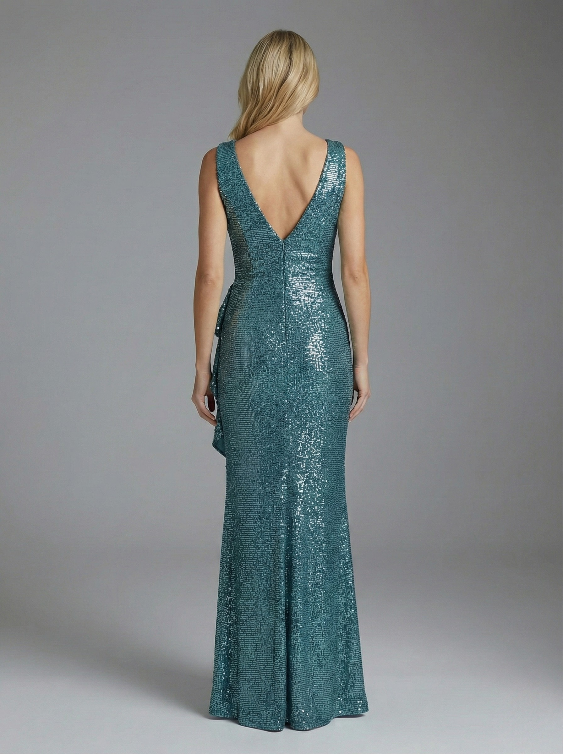 Szary maxi Olśniewająca Suknia Wieczorowa – Cekinowy Blask z Boczną Falbaną - zdjęcie 3