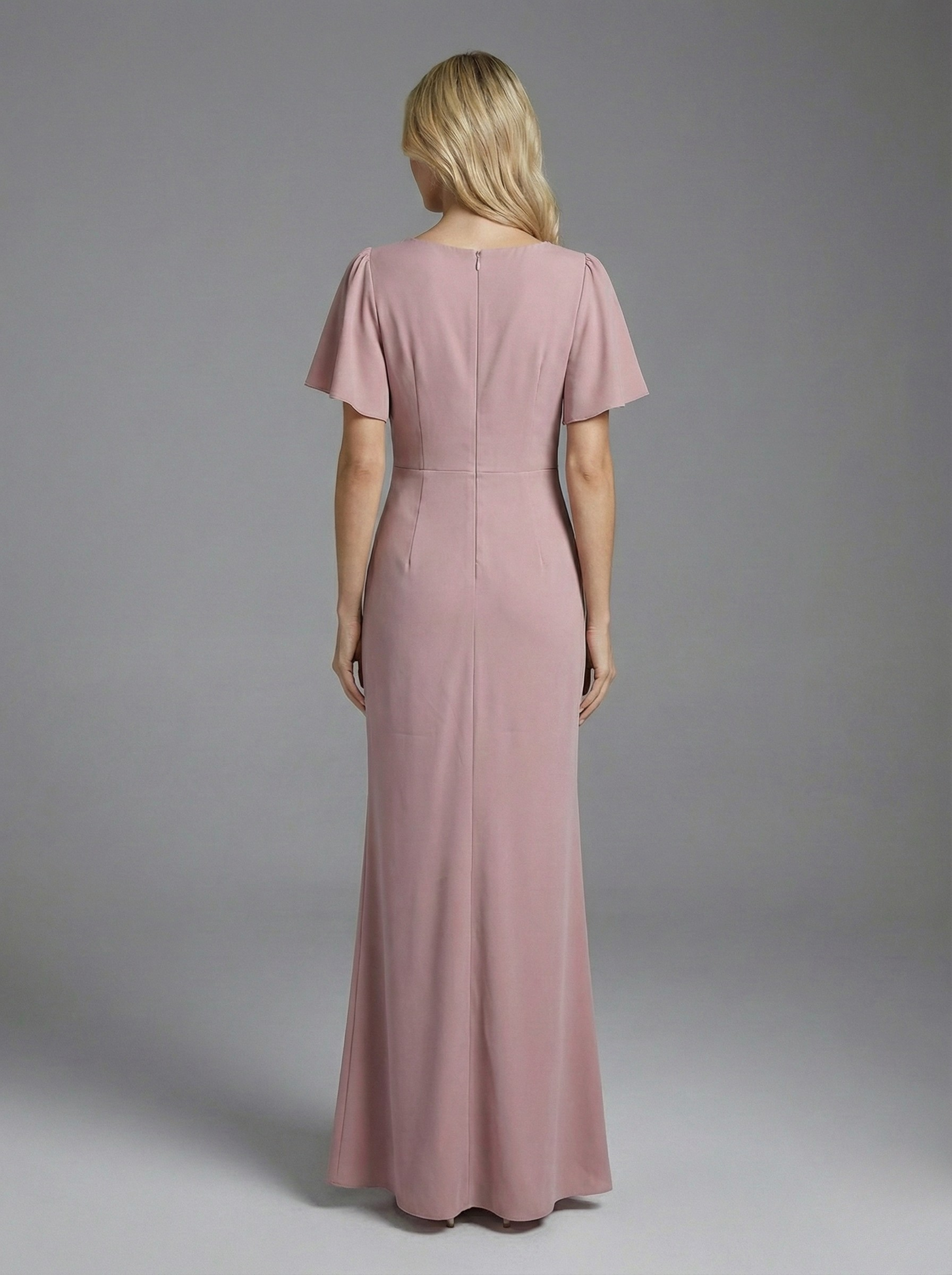 Jasno-fioletowy maxi Elegancka Suknia Drapowana – Kwiatowa Ozdoba i Zwiewne Rękawy - zdjęcie 3